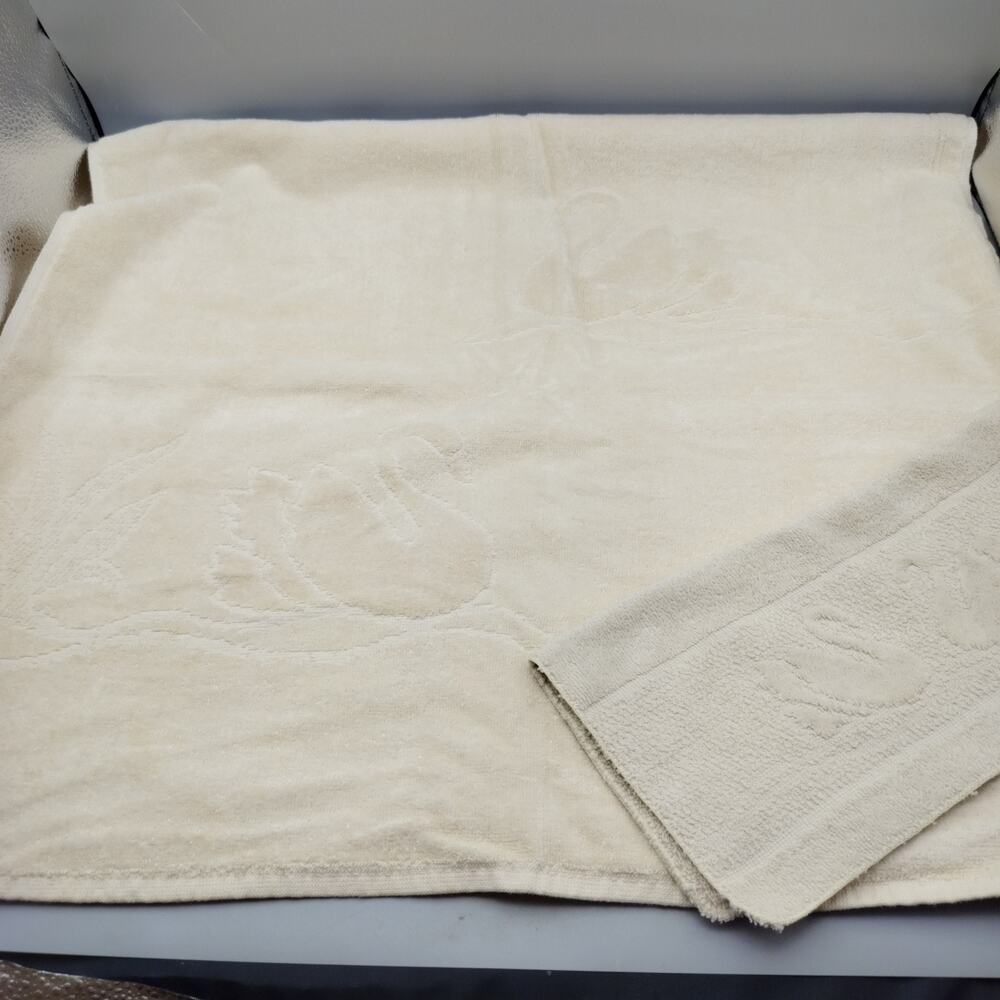 Vintage Cannon Plush Cotton Bath Towel Sculpted Swan Cream Velour 24x42 USA